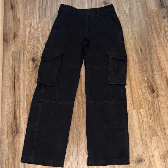 Aritzia Low Waisted Black Cargo Pants - Picture 1 of 4